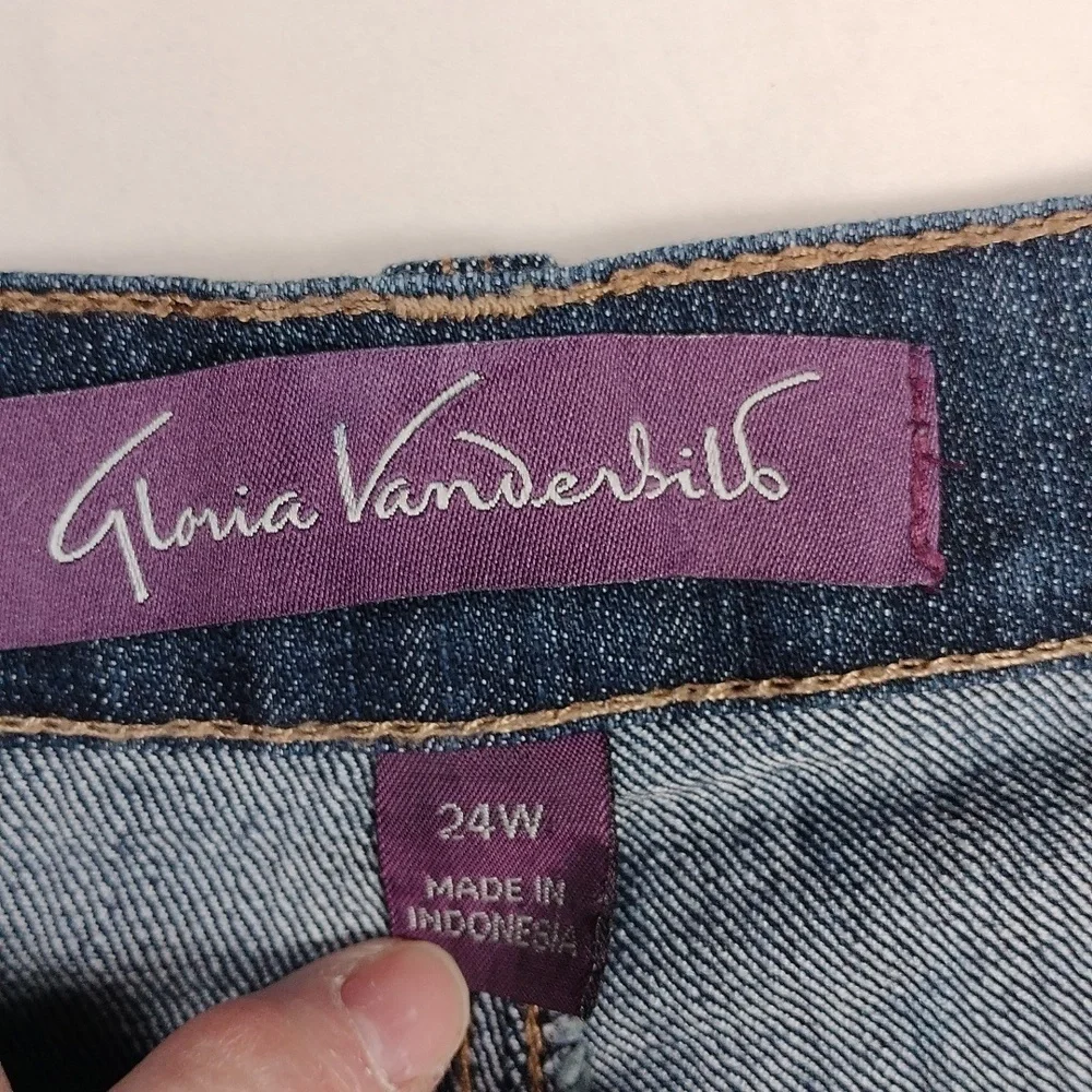 Gloria Vanderbilt women's shorts size 24W - Picture 2 of 14